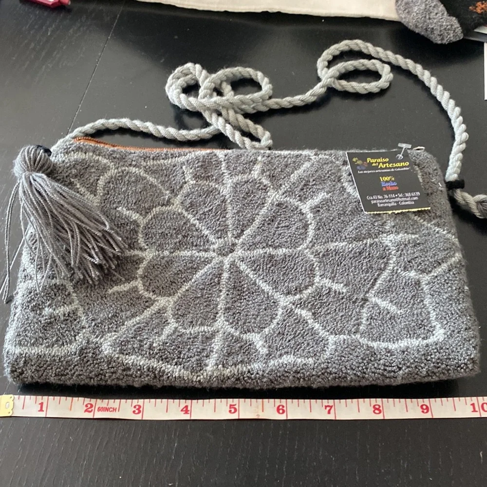 Artesan Colombian Shoulder Bag/ Clutch - Picture 2 of 9